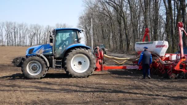 Vinnytsia Ucrania Abril 2020 Cerdas Maquinaria Agrícola Tractor Siembra Maíz — Vídeos de Stock