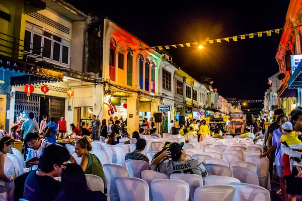 Bir Phuket Town gece sokak Festivali yürüyüş — Stok fotoğraf