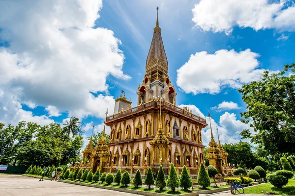 와트 카오 또는 카오 사원, 태국 푸 켓 탑 — 스톡 사진