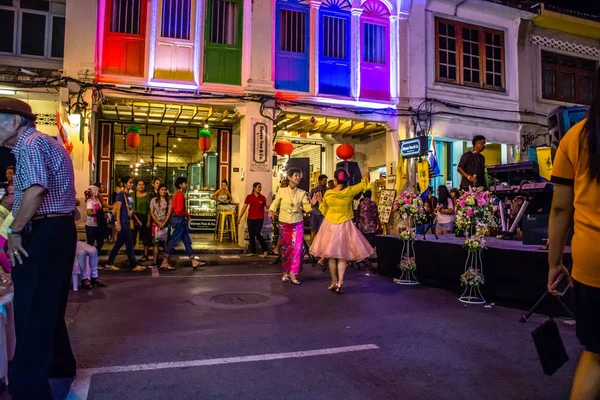 Bir Phuket Town gece sokak Festiva yürüyüş — Stok fotoğraf