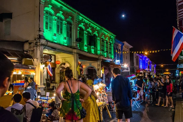 Bir Phuket Town gece sokak Festiva yürüyüş — Stok fotoğraf