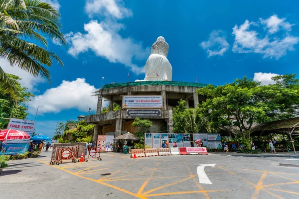 Tourist enjoy at Big Buddha in Phuket — Stock Photo, Image