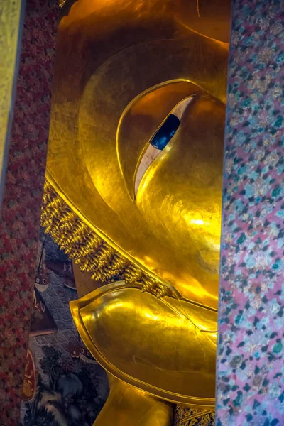 Лежачого Будди в ВАТ по, Бангкок Таїланд — стокове фото