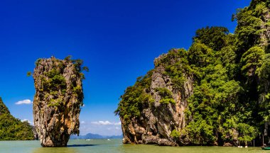 James Bond Adası'nda Phang Nga Körfezi yakınlarında Phuket, Tayland