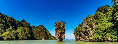 James Bond Adası'nda Phang Nga Körfezi yakınlarında Phuket, Tayland