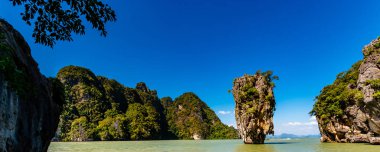 James Bond Adası'nda Phang Nga Körfezi yakınlarında Phuket, Tayland