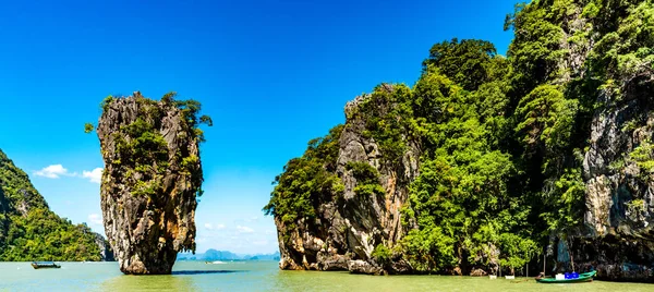 James Bond Adası'nda Phang Nga Körfezi yakınlarında Phuket, Tayland