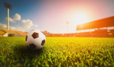 Futbol topu çim çim Futbol Stadyumu, gün batımı