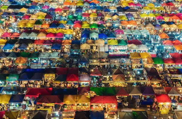 Stadsgezicht bij nacht van chatujak markt — Stockfoto