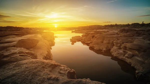 Unseen Thailand stone canyon at Sam Pan Bok in Mae Kong river. — Stock Photo, Image