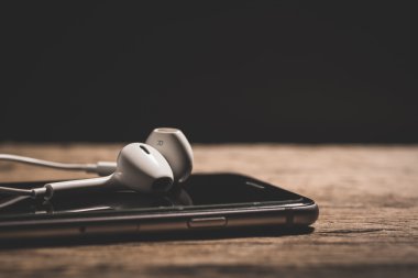 Kulaklık ve telefon medya koyu tonu taşınabilir. 