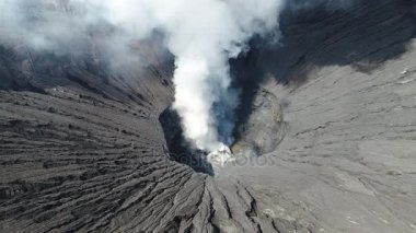 Krater Bromo yanardağ, Doğu Java, Endonezya, havadan görünümü. 
