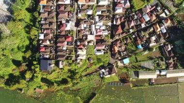 Bali, Endonezya şehrin havadan görünümü. Bali Endonezya köyünün havadan görünümü.