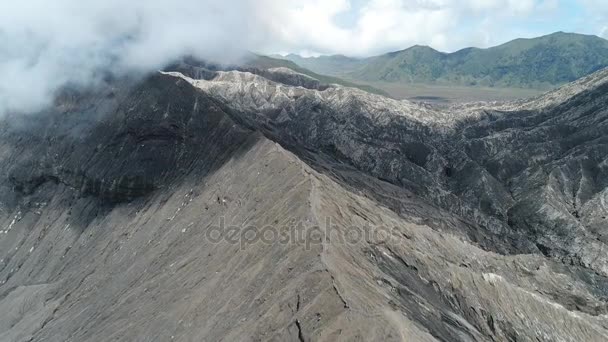 Kratern av Bromo vulkan, East Java, Indonesien, Flygfoto. — Stockvideo