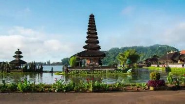 4 k Hyperlapse Film Sunrise Pura Ulun Danu Bratan Tapınağı, Bali, Endonezya.