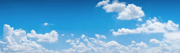 Mavi gökyüzü arkaplanı.