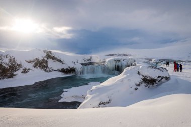 İzlanda'daki Godafoss şelale kış aylarında