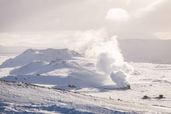 Paisagem geotérmica na Islândia durante o inverno — Fotografia de Stock