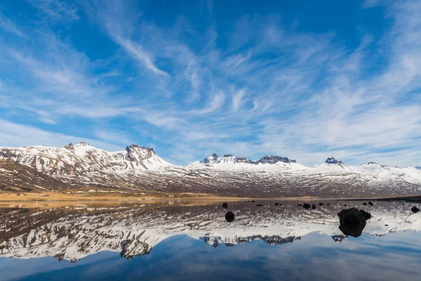 令人惊异的泻湖，冬季的冰岛山 — 图库照片
