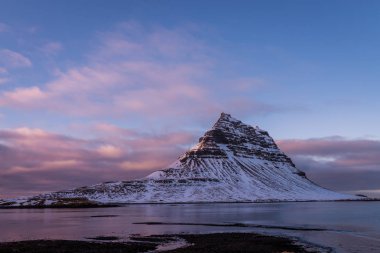Kirkjufell dağın Snaefellsnes Yarımadası