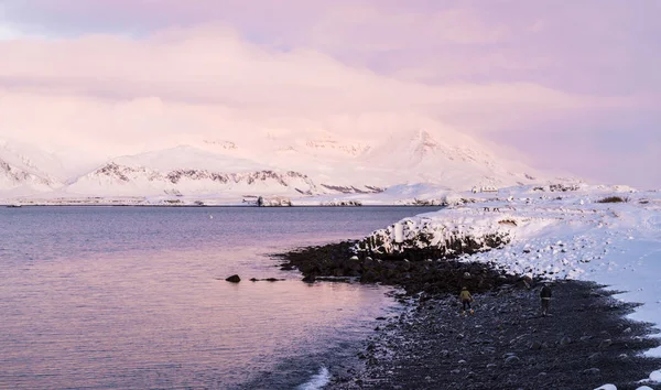 Górzysty krajobraz w pobliżu Reykjavik, Islandia — Zdjęcie stockowe