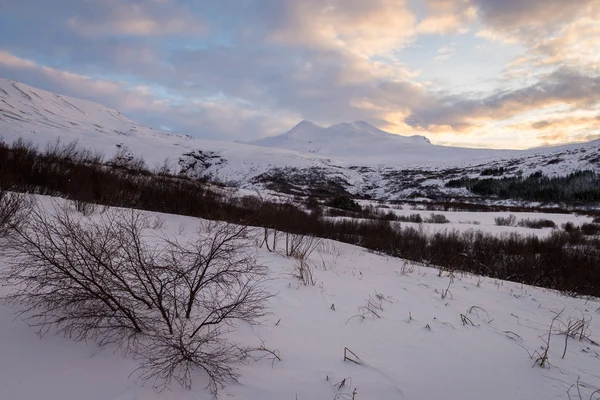冬季景观精品瀑布，冰岛附近 — 图库照片