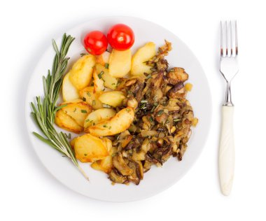 Patates kızartması ve üzerinde beyaz bir adam izole cèpes çanağı