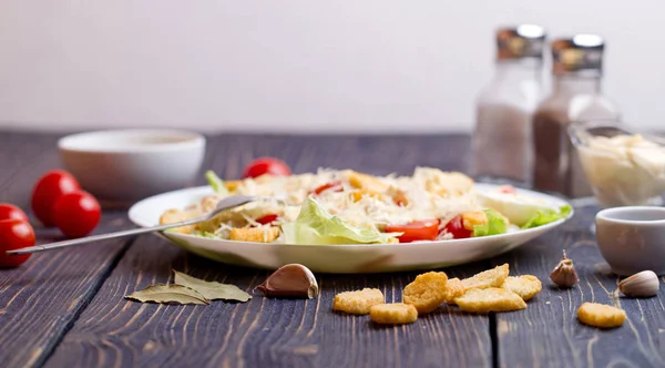 Seafood Caesar Salad with Shrimps, Salad Leaf, Croutons, Cherry — Stock Photo, Image
