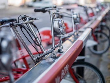 Barselona, İspanya, Mayıs 2017: sokak bisiklet demet 