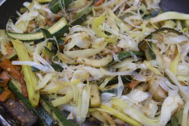 Pan kızarmış sebze