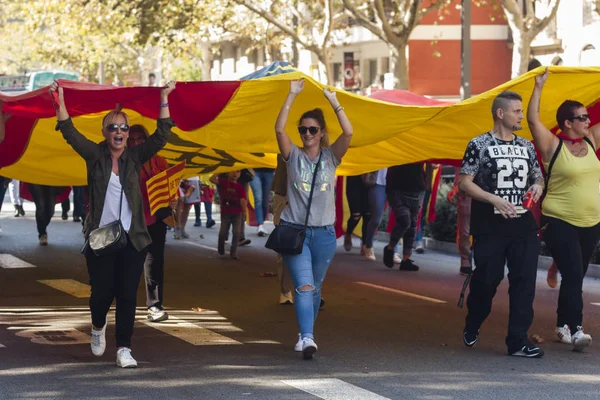 Barselona, İspanya, 8 Ağustos 2017: İspanya ile birlik destekçileri 