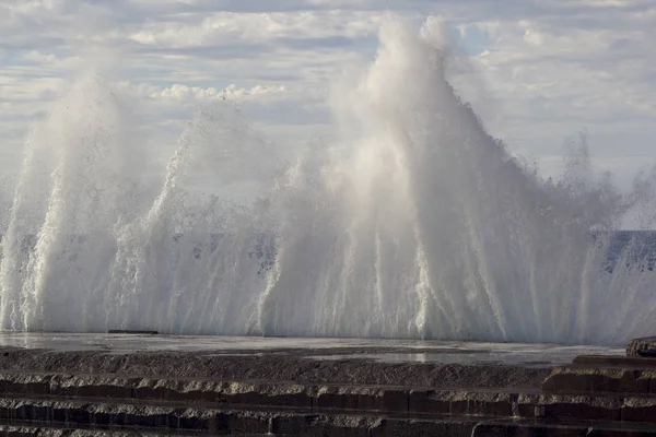 Storm Large Waves Breaking Shore — Stock Photo, Image