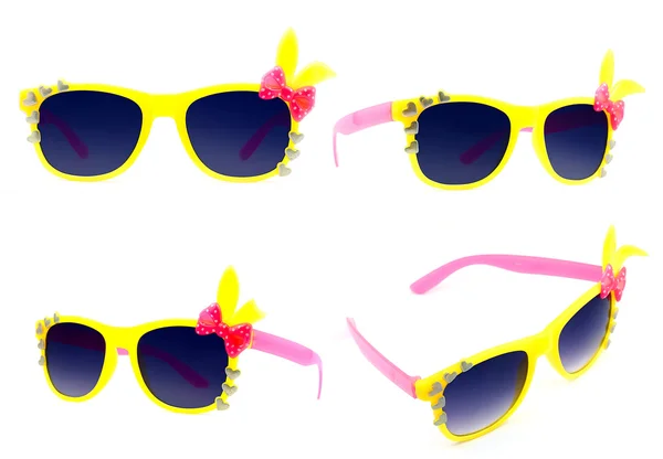 Hermosas gafas de sol amarillas aíslan fondo blanco — Foto de Stock