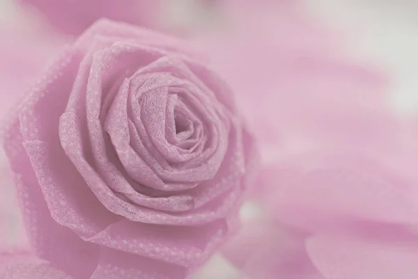 Pink rose fabric flower and small hart on white background for V — Stock Photo, Image
