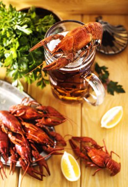 bira ile haşlanmış kerevit