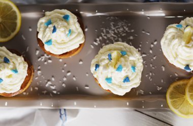 Limon Ricotta Cupcakes