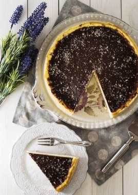 Peynirli kek çikolata sır ile