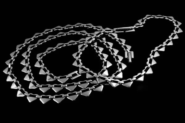 Naszyjnik i bransoletka - Biżuteria na czarnym tle — Zdjęcie stockowe