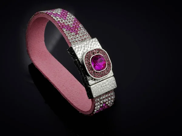 Smycken - damer armband med kristaller — Stockfoto
