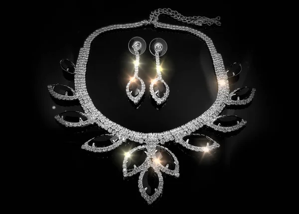 Set di gioielli di lusso - Collana e orecchini — Foto Stock