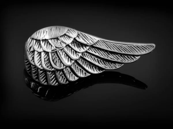 ペンダント ネックレス天使の翼 — ストック写真