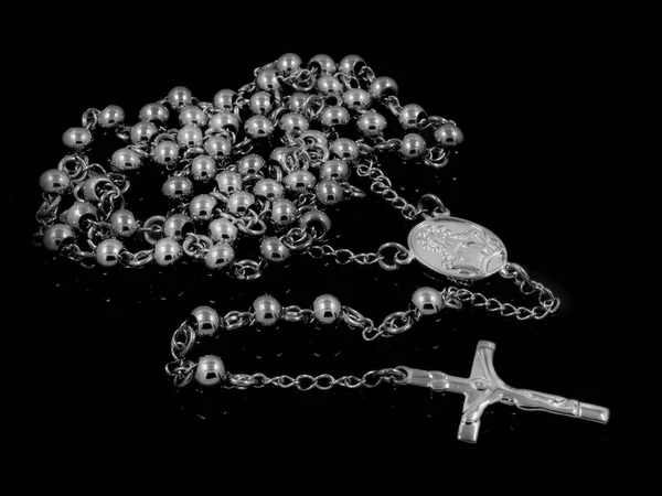 Naszyjnik - naszyjnik srebrny różaniec - ze stali nierdzewnej — Zdjęcie stockowe