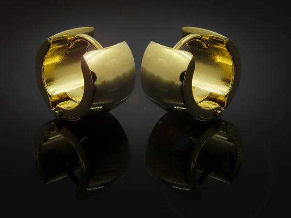 Ékszer fülbevaló - cubic cirkónium - rozsdamentes acél és kristály — Stock Fotó