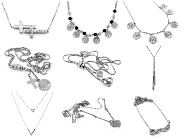 ジュエリーミックス ステンレス製のネックレスとペンダント 1色背景 — ストック写真