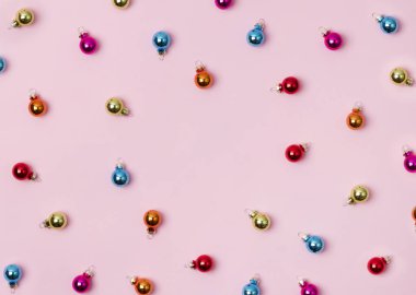 Yeni yıl noel manzarası dairesi kopyalarla renklendirilebilir.