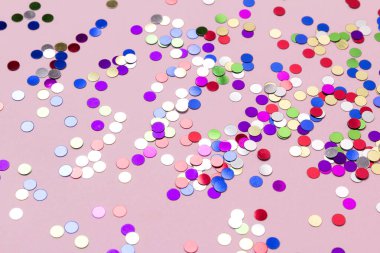 Yeni yıl noel manzarası düzdü. Polisle renkli konfeti