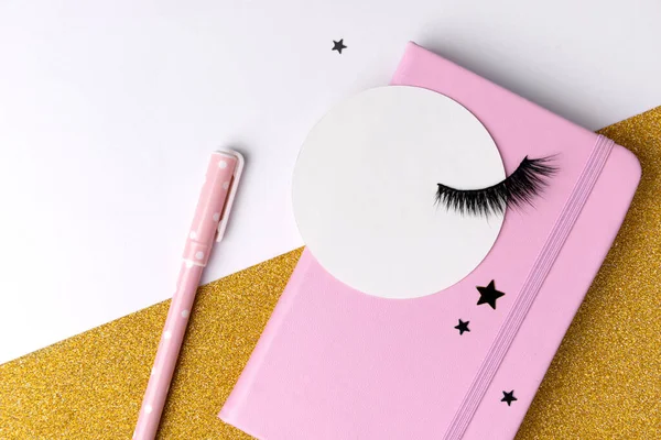 Creative Composition Notepad Eyelashes Pink Golden Glitter Background Minimal Beauty — Stock Photo, Image