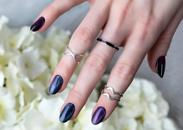 Beautiful Groomed Woman Hands Dark Glitter Polish Design Nails Концепция — стоковое фото