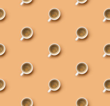 Beyaz espresso bardağıyla bej rengi kahve deseni. Pop art minimal düz, yaratıcı kompozisyon yatıyordu. Sabah kahvaltısı