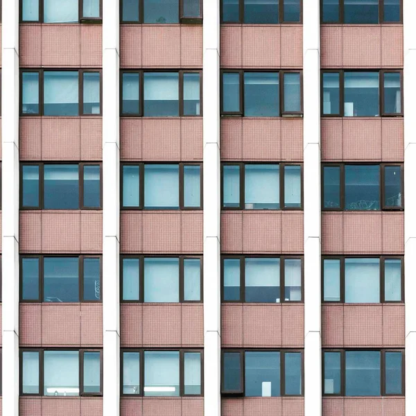Nowoczesny Budynek Biurowy Oknami Przeszkloną Fasadą — Zdjęcie stockowe